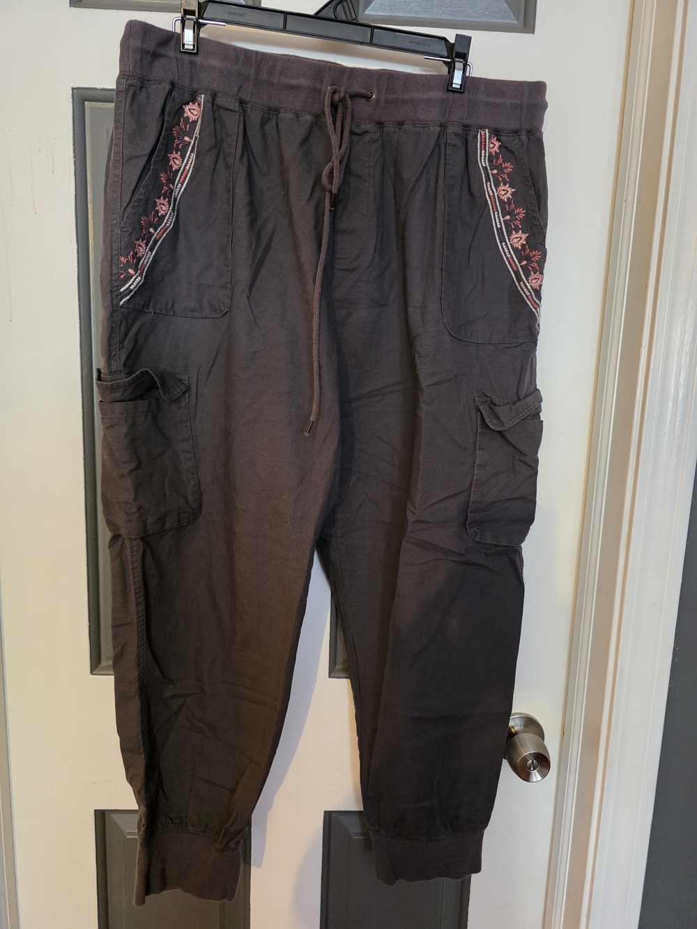 Knox Rose Brown Cargo Joggers with Pink Embroidered Trim